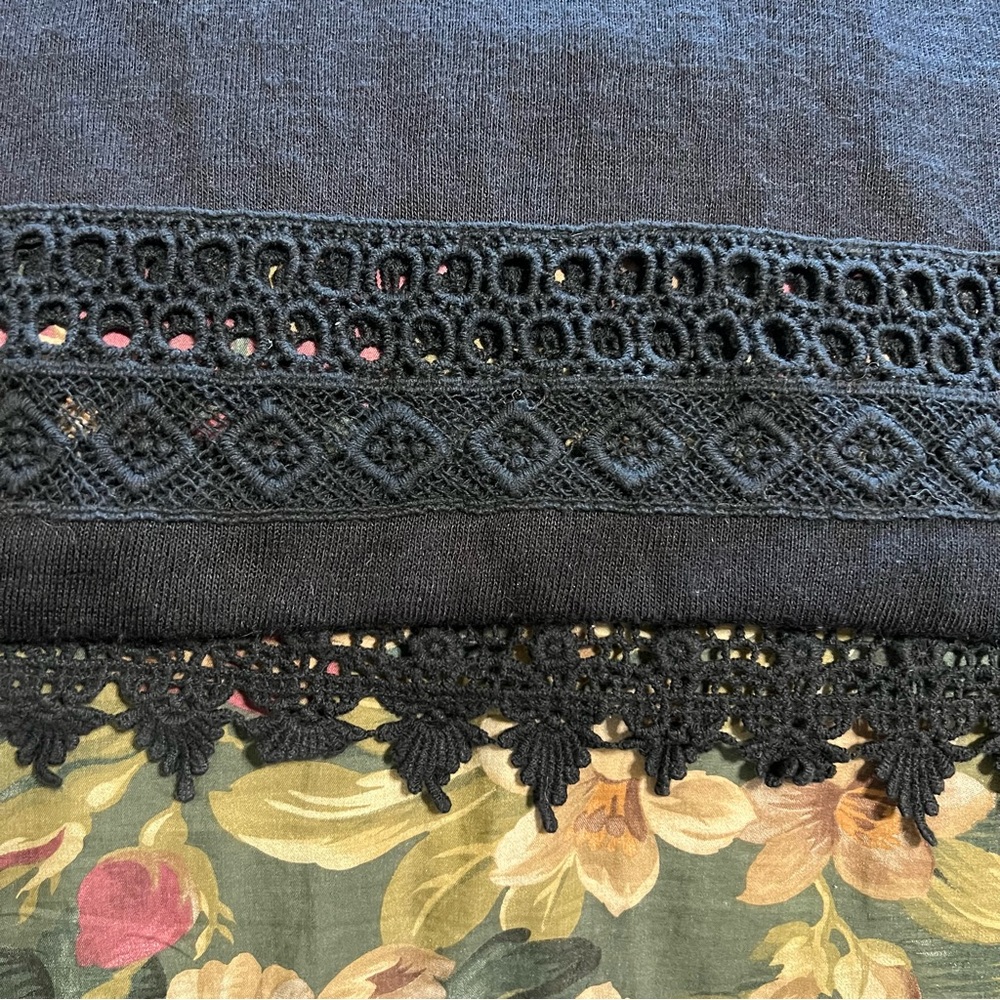 Ace Fashion Black Lace Trim Sleeveless Blouse - Picture 9 of 10